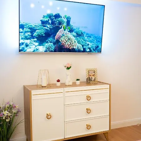 Artsy Riverside - 1br Amazing * Bukarest