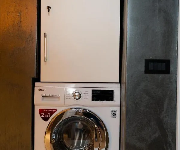 Artsy Riverside - 1br Amazing Апартаменти