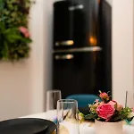 Апартаменти Artsy Riverside - 1br Amazing *